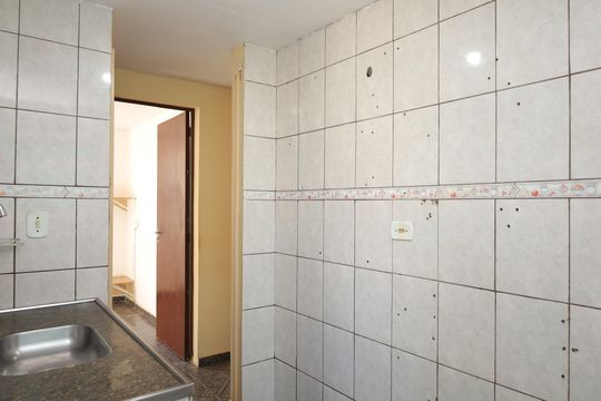 Cozinha de apartamento para alugar com 2 quartos, 60m² em Guaianases, São Paulo