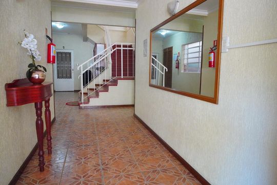 Hall de entrada de apartamento à venda com 3 quartos, 65m² em Menino Deus, Porto Alegre