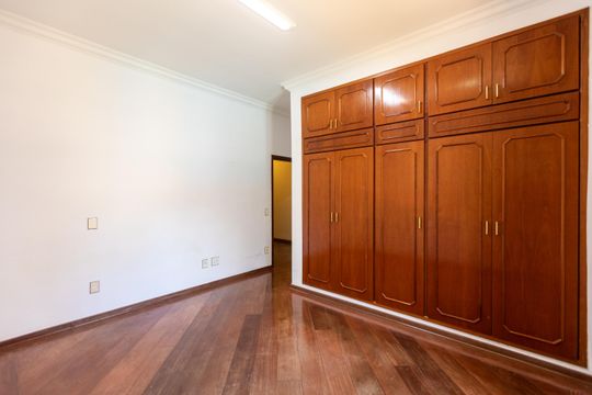 Quarto de casa para alugar com 4 quartos, 488m² em Nova Campinas, Campinas