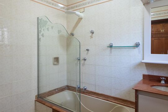 Banheiro da Suíte de casa para alugar com 4 quartos, 488m² em Nova Campinas, Campinas