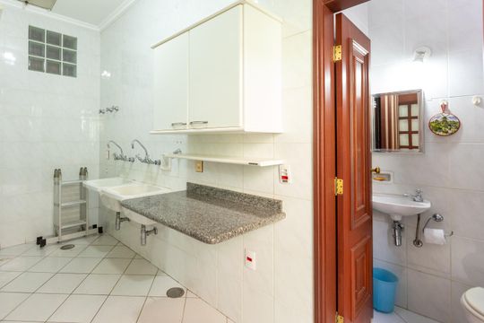 Área de serviço de casa para alugar com 4 quartos, 488m² em Nova Campinas, Campinas