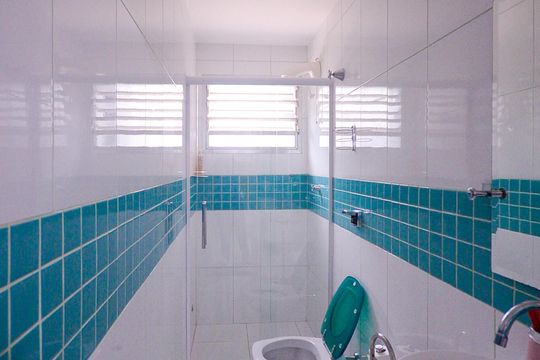 Área de Serviço - Banheiro  de casa à venda com 4 quartos, 320m² em Jardim da Saúde, São Paulo