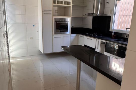 Cozinha de casa à venda com 3 quartos, 182m² em Balneário São Francisco, Diadema