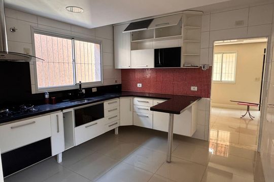 Cozinha de casa à venda com 3 quartos, 182m² em Balneário São Francisco, Diadema