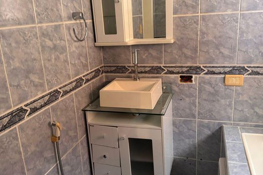 Banheiro de casa à venda com 3 quartos, 182m² em Balneário São Francisco, Diadema