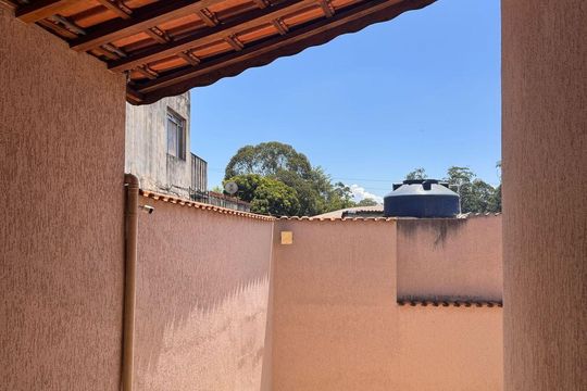Área externa de casa à venda com 3 quartos, 182m² em Balneário São Francisco, Diadema