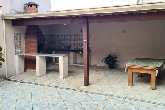 Área externa de casa à venda com 3 quartos, 182m² em Balneário São Francisco, Diadema