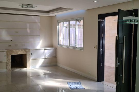 Casa à venda com 3 quartos, 182m² em Balneário São Francisco, Diadema