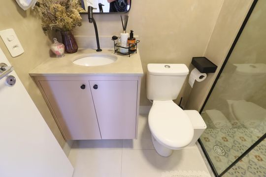 Banheiro de apartamento para alugar com 2 quartos, 46m² em Quitaúna, Osasco