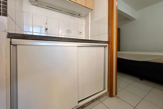 Cozinha  de apartamento à venda com 1 quarto, 32m² em Santo Amaro, São Paulo