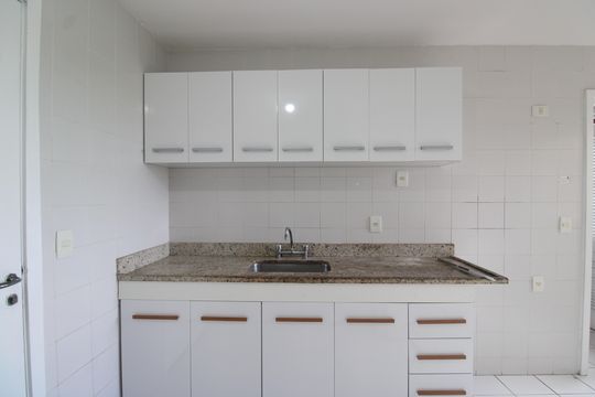 Cozinha de apartamento à venda com 4 quartos, 134m² em Barra Olímpica, Rio de Janeiro