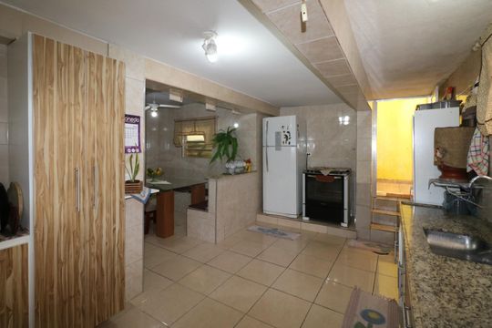 Cozinha de casa à venda com 3 quartos, 195m² em Jardim das Laranjeiras (zona Sul), Diadema