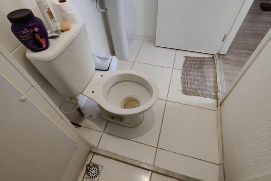 Banheiro de apartamento para alugar com 2 quartos, 42m² em Vila Perracini, Poá