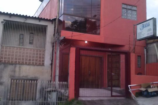 Fachada de casa para alugar com 3 quartos, 160m² em Costa E Silva, Porto Alegre