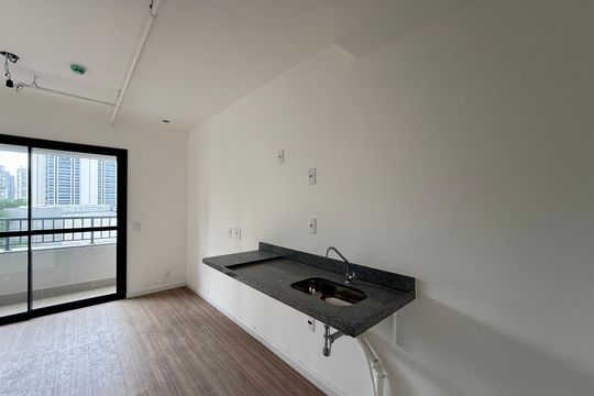 Cozinha  de kitnet/studio à venda com 1 quarto, 24m² em Vila Cordeiro, São Paulo