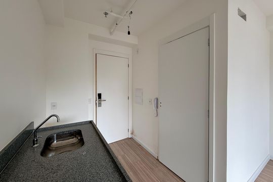 Cozinha  de kitnet/studio à venda com 1 quarto, 24m² em Vila Cordeiro, São Paulo