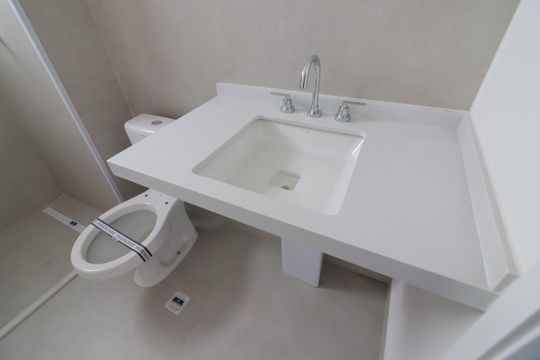Banheiro da Suíte 1 de apartamento para alugar com 3 quartos, 74m² em Bela Vista, Osasco