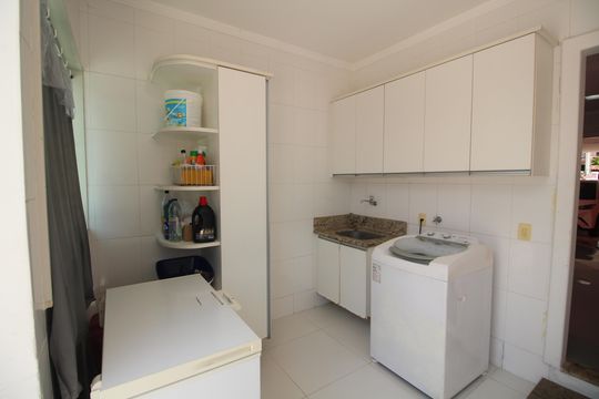Área de Serviço de casa de condomínio para alugar com 4 quartos, 329m² em Jacarepaguá, Rio de Janeiro