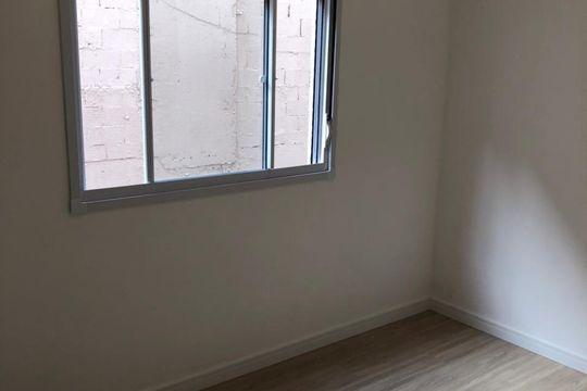 Quarto de apartamento à venda com 2 quartos, 45m² em Quitaúna, Osasco