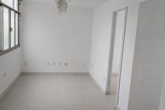 Sala de kitnet/studio para alugar com 1 quarto, 35m² em Chacrinha, Nova Iguaçu