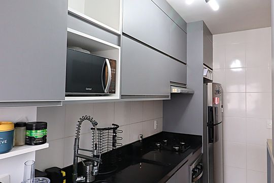 Cozinha de apartamento à venda com 2 quartos, 48m² em Santa Fe, Porto Alegre