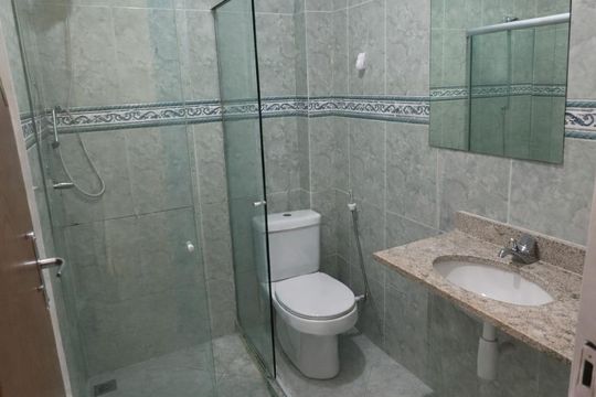 Banheiro de casa para alugar com 2 quartos, 80m² em Taquara, Rio de Janeiro