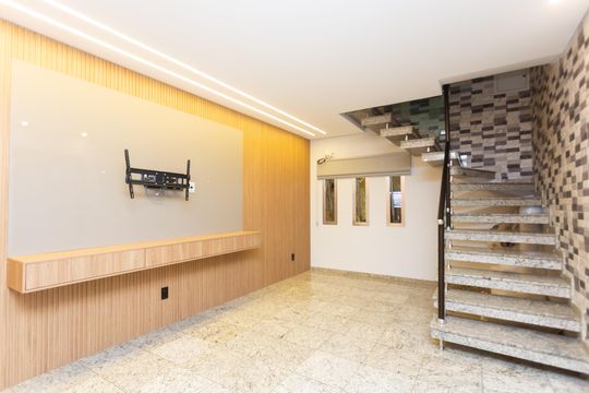 Sala de casa à venda com 4 quartos, 196m² em Vila Popular, São Paulo