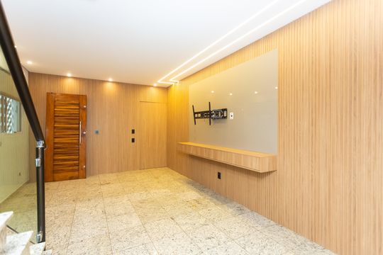 Sala de casa à venda com 4 quartos, 196m² em Vila Popular, São Paulo