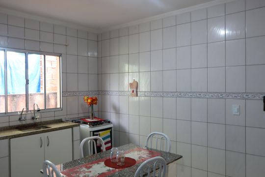 Cozinha da casa de cima de casa à venda com 4 quartos, 199m² em Vila Alzira, São Paulo