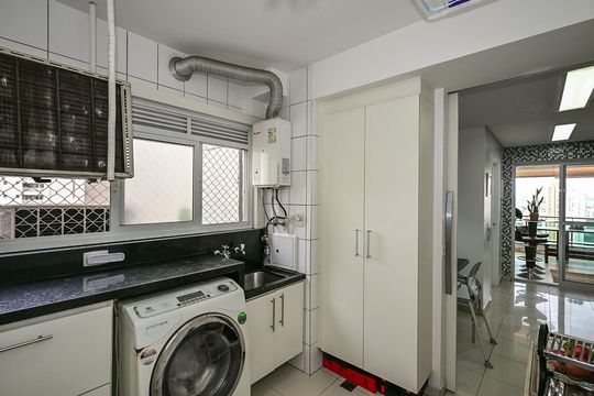 Área de Serviço  de apartamento à venda com 3 quartos, 132m² em Vila Andrade, São Paulo