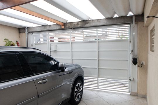 Garagem de casa à venda com 3 quartos, 104m² em Vila Germinal, São Paulo