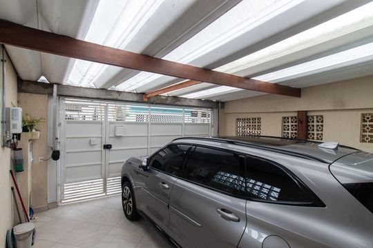 Garagem de casa à venda com 3 quartos, 104m² em Vila Germinal, São Paulo