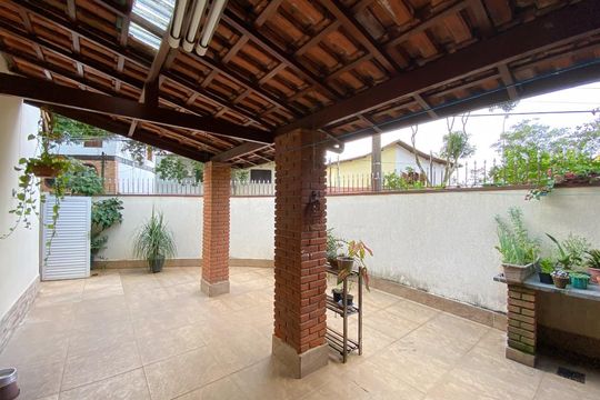 Quintal de casa à venda com 4 quartos, 220m² em Jardim Guadalupe, Osasco