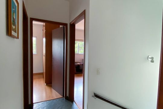 Corredor de casa à venda com 4 quartos, 220m² em Jardim Guadalupe, Osasco