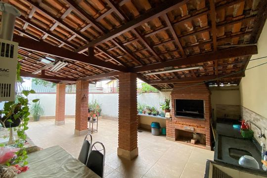 Churrasqueira de casa à venda com 4 quartos, 220m² em Jardim Guadalupe, Osasco