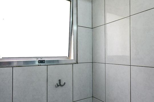 Chuveiro do Banheiro  de apartamento para alugar com 2 quartos, 109m² em Jardim das Palmas, São Paulo