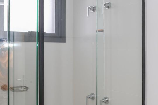 Banheiro de kitnet/studio para alugar com 1 quarto, 22m² em Perdizes, São Paulo