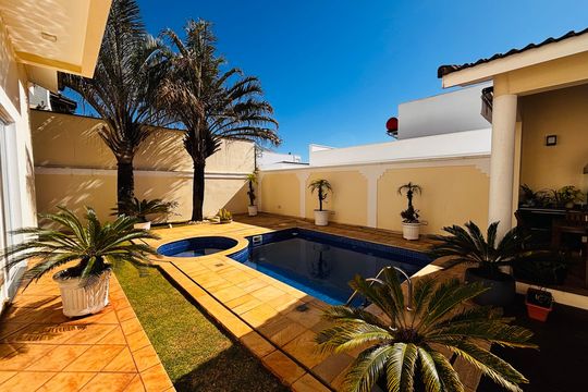 Piscina de casa de condomínio para alugar com 5 quartos, 430m² em Residencial Morada dos Lagos, Barueri
