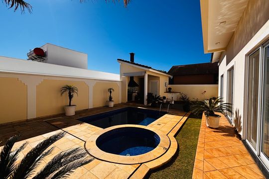 Piscina de casa de condomínio para alugar com 5 quartos, 430m² em Residencial Morada dos Lagos, Barueri