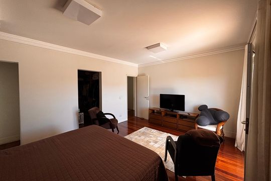 Suíte 1 de casa de condomínio para alugar com 5 quartos, 430m² em Residencial Morada dos Lagos, Barueri