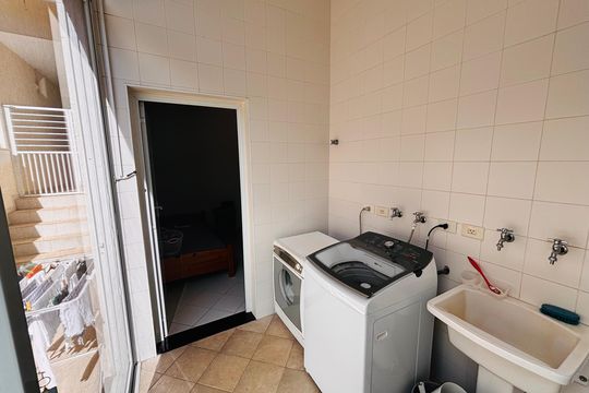 Lavanderia de casa de condomínio para alugar com 5 quartos, 430m² em Residencial Morada dos Lagos, Barueri