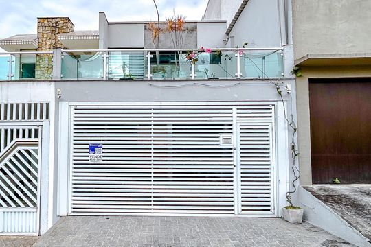 Fachada com Plaquinha de casa à venda com 2 quartos, 172m² em Jardim Analia Franco, São Paulo