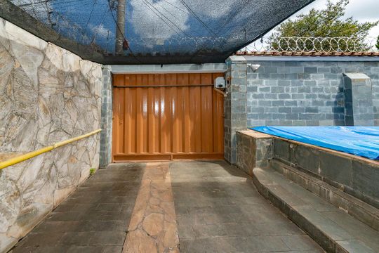 Garagem de casa à venda com 3 quartos, 216m² em Carlos Prates, Belo Horizonte
