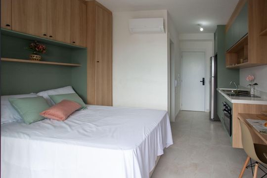 Sala / Quarto de kitnet/studio para alugar com 1 quarto, 24m² em Vila Cordeiro, São Paulo