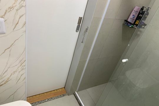 Banheiro de apartamento à venda com 2 quartos, 51m² em Parque Reboucas, São Paulo