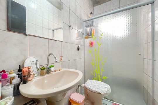 Banheiro de casa à venda com 2 quartos, 250m² em Vila Yolanda, Osasco