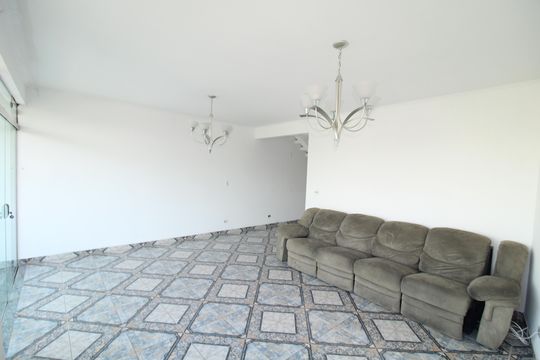 Sala de casa à venda com 3 quartos, 326m² em Vila Romero, São Paulo