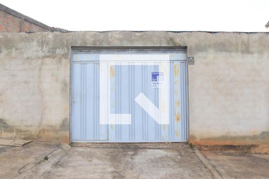 Fachada de casa para alugar com 2 quartos, 120m² em Setor Alto do Vale, Goiânia