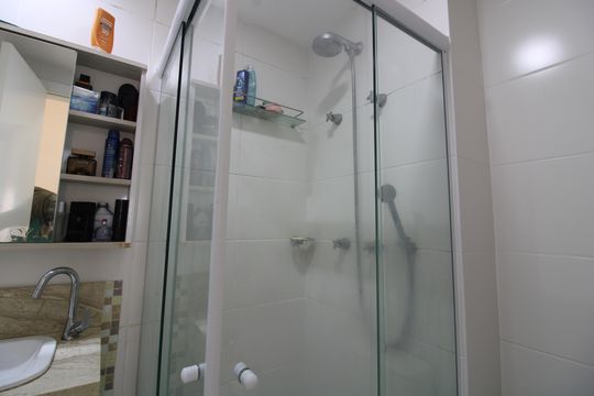 Banheiro social de apartamento à venda com 2 quartos, 62m² em Vila Penteado, São Paulo