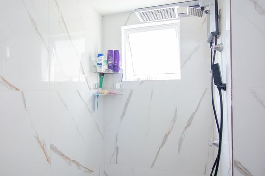 Banheiro Social de apartamento à venda com 2 quartos, 48m² em Parque Maracana, Contagem